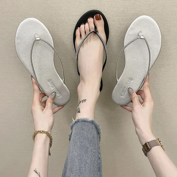 Ikdienas čības ar plānām lencēm sievietēm