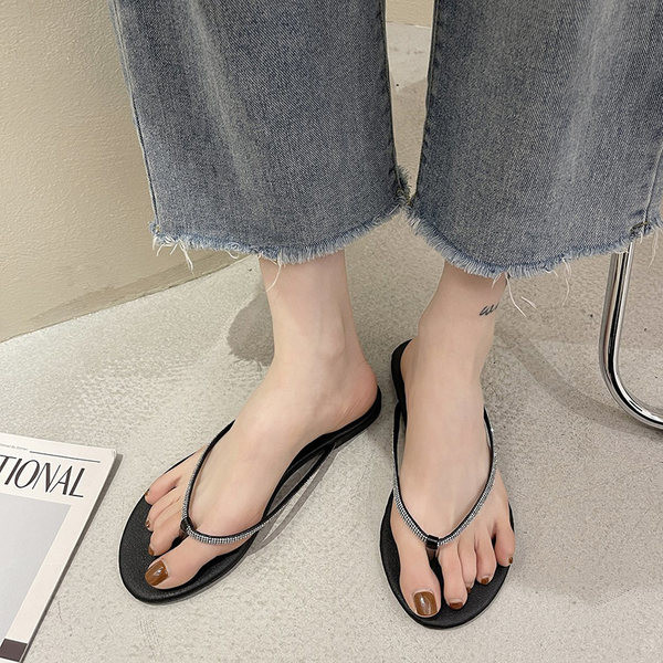 Ikdienas čības ar plānām lencēm sievietēm