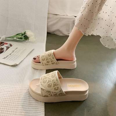 Παντόφλες μοντέρνες γυναίκες με επίπεδη σόλα -κλασικό μοντέλο