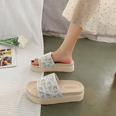 Παντόφλες μοντέρνες γυναίκες με επίπεδη σόλα -κλασικό μοντέλο