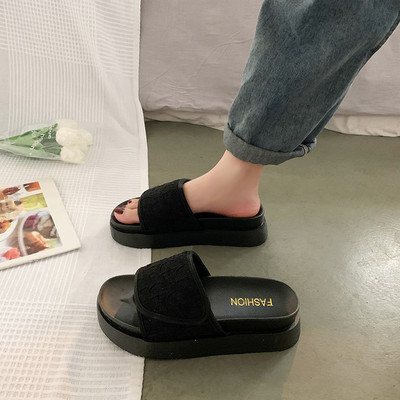 Παντόφλες μοντέρνες γυναίκες με επίπεδη σόλα -κλασικό μοντέλο