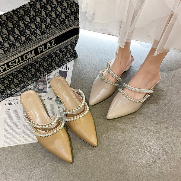 Papuci de damă ascuțiți cu perle