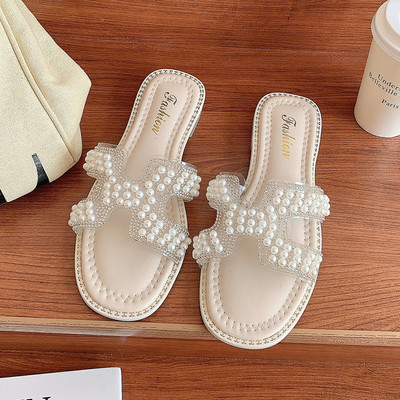 Παντόφλες νέου μοντέλου σε επίπεδη σόλα και διακόσμηση από πέρλες