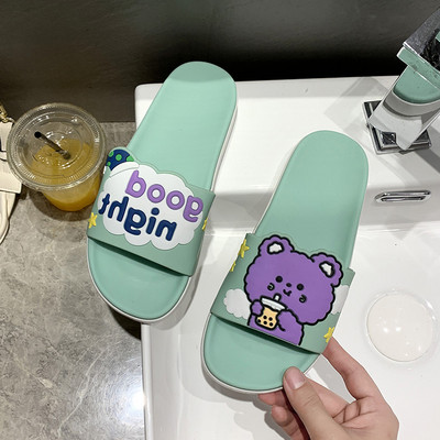 Model nou de șlapi cu aplicație colorată