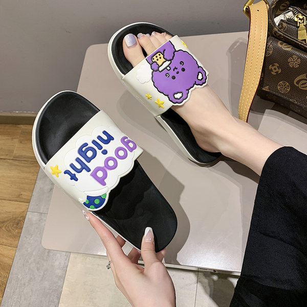 Model nou de șlapi cu aplicație colorată