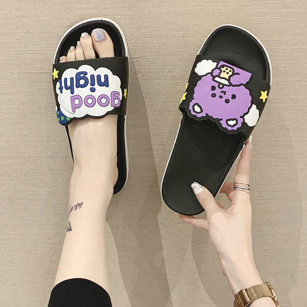 Model nou de șlapi cu aplicație colorată