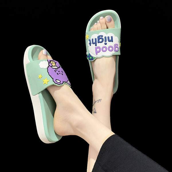 Model nou de șlapi cu aplicație colorată