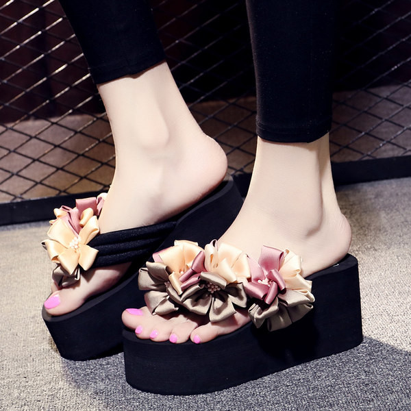 Papuci de dama cu flori colorate si platforma de 8 cm