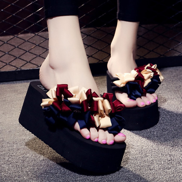 Papuci de dama cu flori colorate si platforma de 8 cm