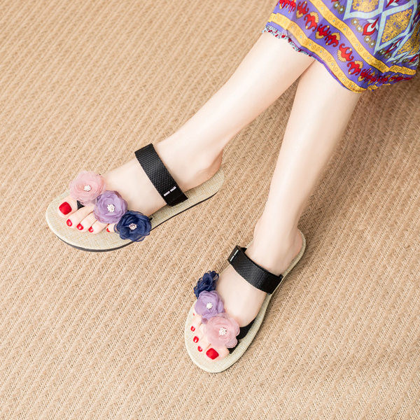 Γυναικείες καθημερινές παντόφλες με λουλούδια 3D