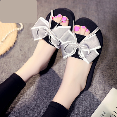 Γυναικείες αντιολισθητικές παντόφλες κατάλληλες για παραλία με κορδέλα