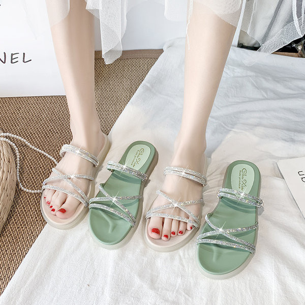 Νέο μοντέλο καλοκαιρινά παντόφες με λεπτούς ιμάντες και γυαλιστερή επίδραση