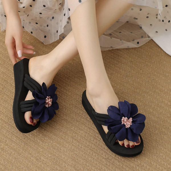 Παντόφλες σύγχρονές  γυναικείες με τρισδιάστατο λουλούδι