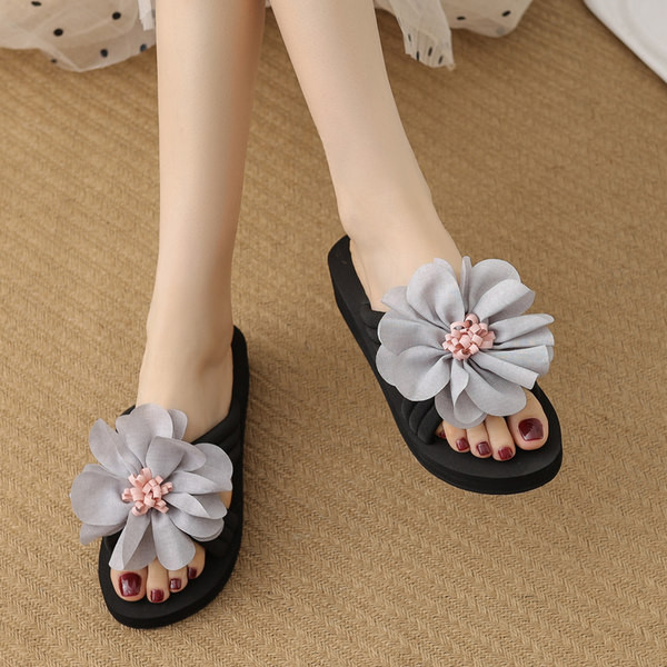 Παντόφλες σύγχρονές  γυναικείες με τρισδιάστατο λουλούδι