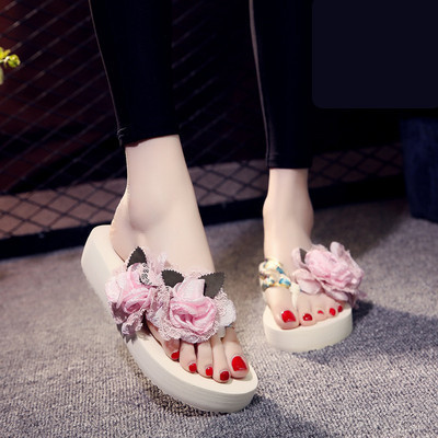 Papuci de dama intre degete cu flori de satin