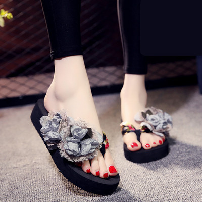 Papuci de dama intre degete cu flori de satin