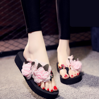 Papuci de dama intre degete cu flori de satin