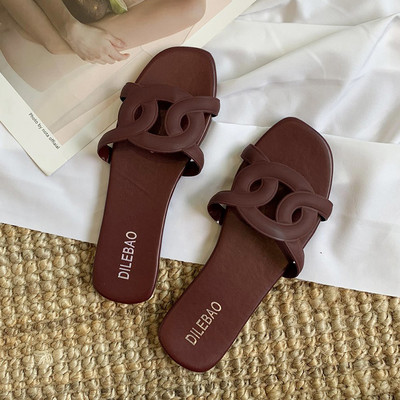 Model nou de papuci de vara cu talpa plata pentru femei