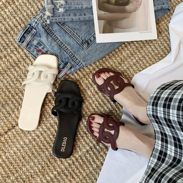 Model nou de papuci de vara cu talpa plata pentru femei