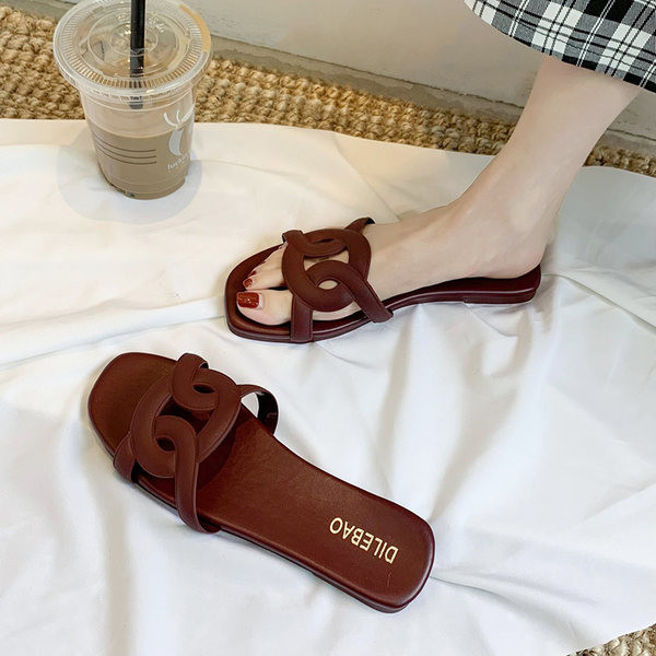 Model nou de papuci de vara cu talpa plata pentru femei