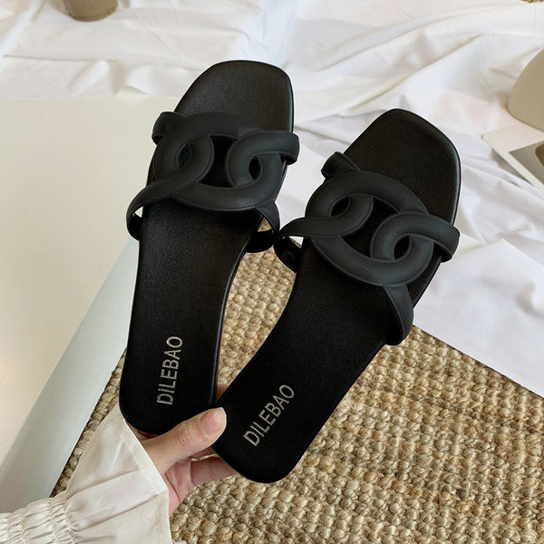 Model nou de papuci de vara cu talpa plata pentru femei