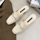 Ikdienas čības ar noapaļotu rakstu ar kvadrātveida papēdi