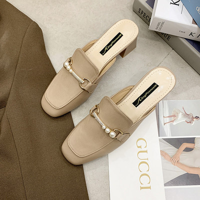 Ikdienas čības ar noapaļotu rakstu ar kvadrātveida papēdi