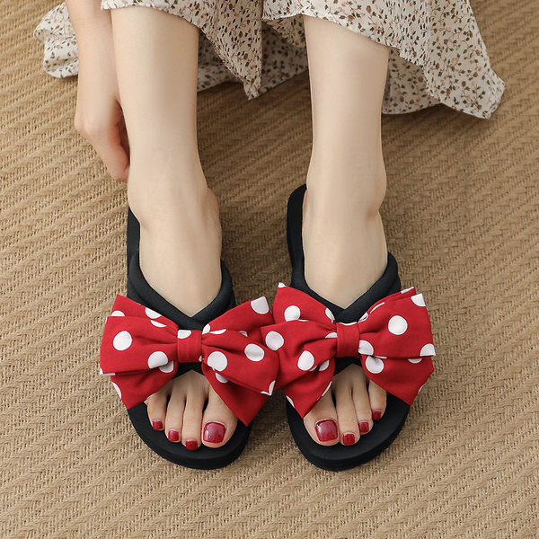 Papuci de dama actuali cu panglica cu puncte