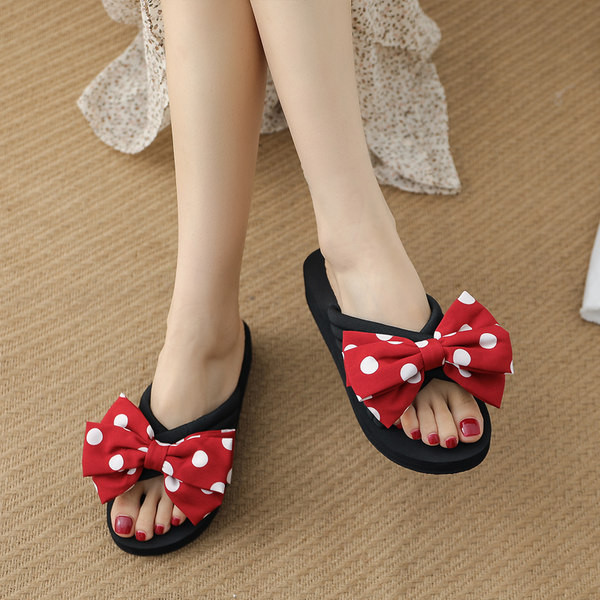 Papuci de dama actuali cu panglica cu puncte