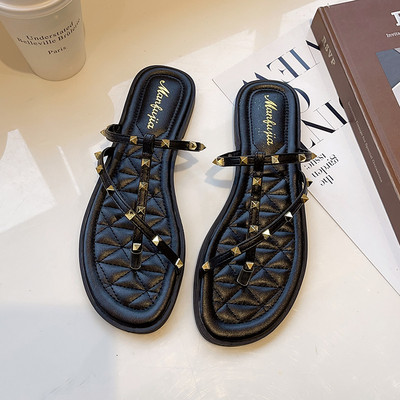 Γυναικείες έκο δερμάτινες παντόφλες faux με λεπτούς ιμάντες και μεταλλικά πούλια