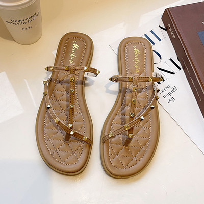 Γυναικείες έκο δερμάτινες παντόφλες faux με λεπτούς ιμάντες και μεταλλικά πούλια