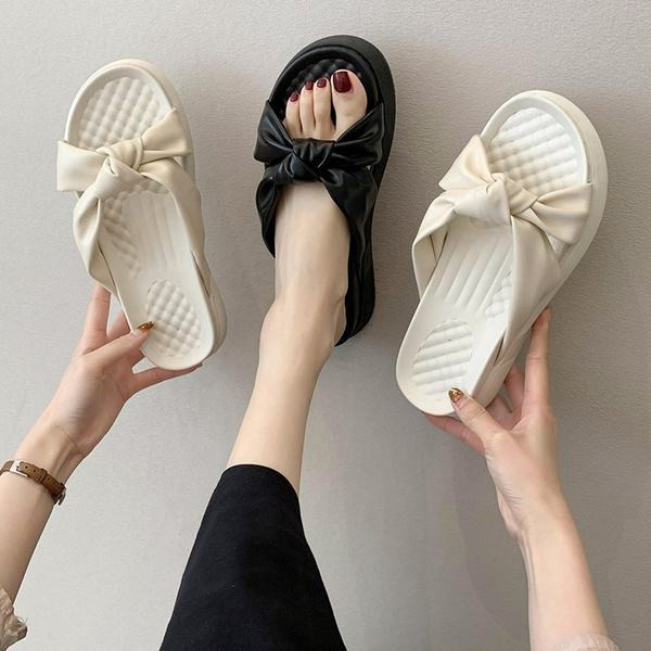 Sieviešu čības divās krāsās ar lentīti un plakanu zoli