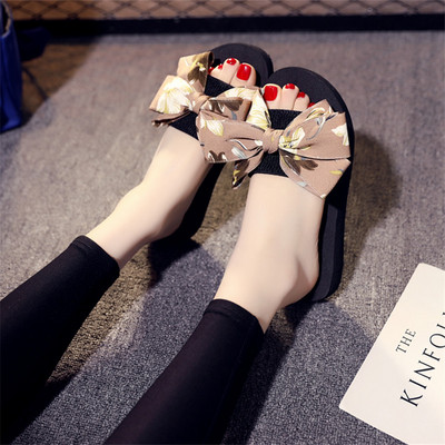 Γυναικείες παντόφλες το καλοκαίρι με χρωματιστές κορδέλες