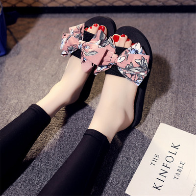 Γυναικείες παντόφλες το καλοκαίρι με χρωματιστές κορδέλες