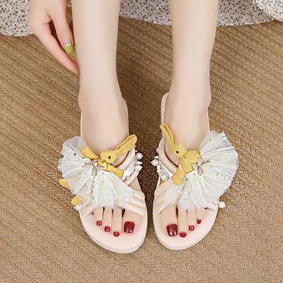 Γυναικείες παντόφλες με τρισδιάστατα στοιχεία και τούλι