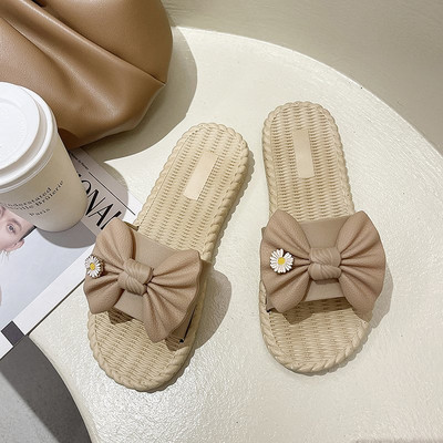 Γυναικείες παντόφλες casual από οικολογικό δέρμα με κορδέλα και κέντημα