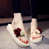 Γυναικείες παντόφλες για το καλοκαίρι με λουλούδια - διάφορα μοντέλα