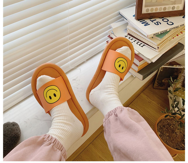 Papuci casual dama cu talpa plate si aplicatii diverse