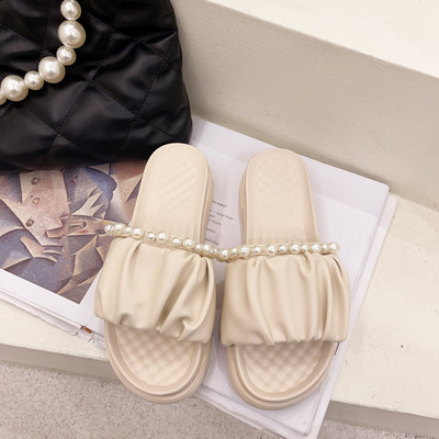 Γυναικείες έκο δερμάτινες παντόφλες με πέρλες και επίπεδη σόλα