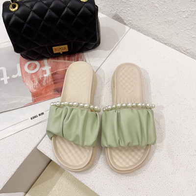 Γυναικείες έκο δερμάτινες παντόφλες με πέρλες και επίπεδη σόλα