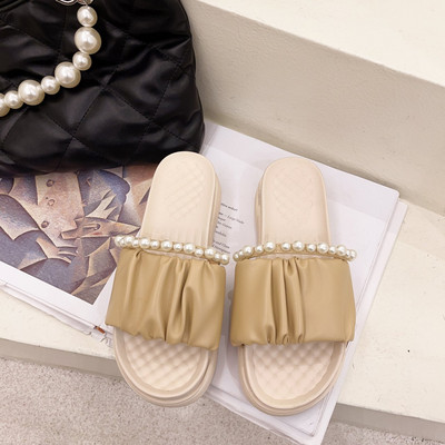 Γυναικείες έκο δερμάτινες παντόφλες με πέρλες και επίπεδη σόλα