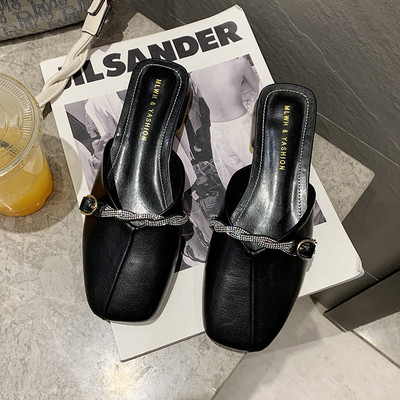 Γυναικείες παντόφλες με αγκράφα