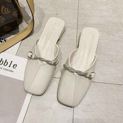 Γυναικείες παντόφλες με αγκράφα