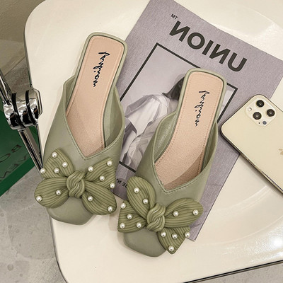 Naiste kinnised paela ja pärlitega sussid