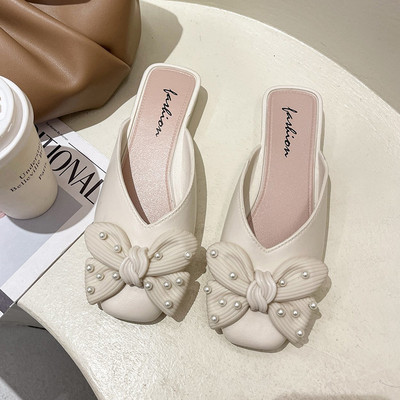 Naiste kinnised paela ja pärlitega sussid