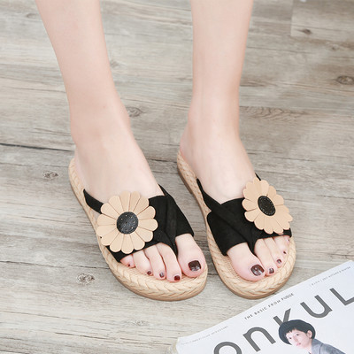 Sieviešu pirksti starp pirkstiem ar plakanu zoli vairāki modeļi