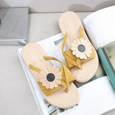 Sieviešu pirksti starp pirkstiem ar plakanu zoli vairāki modeļi