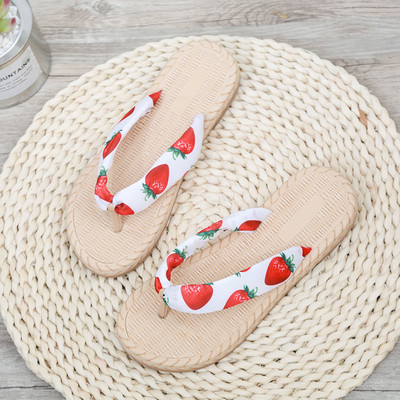 Sieviešu pirksti starp pirkstiem ar plakanu zoli vairāki modeļi