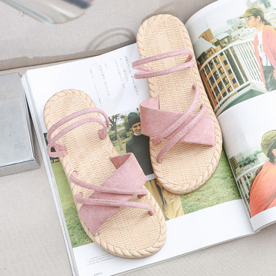 Sieviešu pirksti starp pirkstiem ar plakanu zoli vairāki modeļi