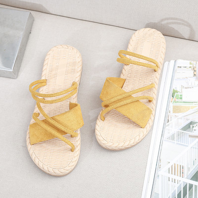 Sieviešu pirksti starp pirkstiem ar plakanu zoli vairāki modeļi